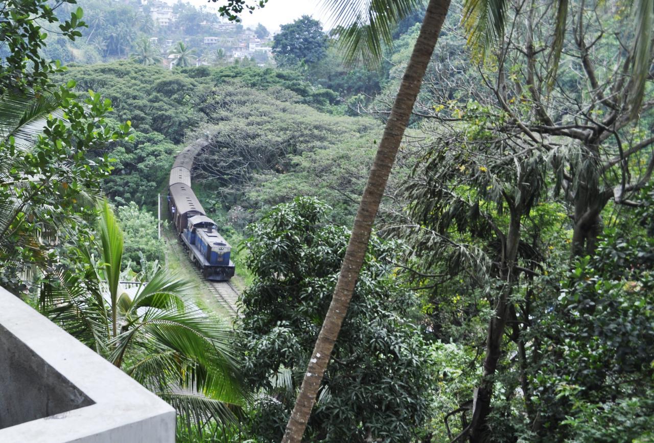 M&M Residence Kandy Eksteriør billede